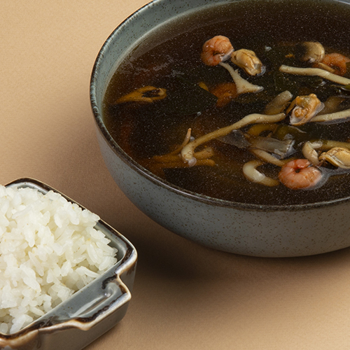Японский суп Суимоно с морепродуктами